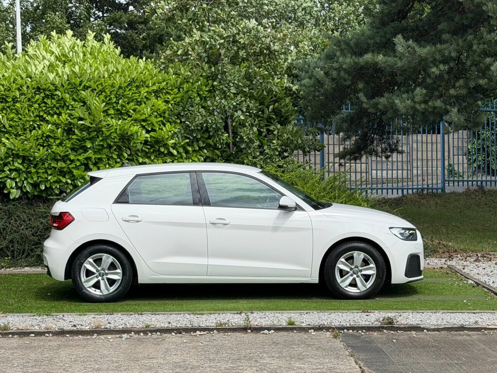 Audi A1 1L Technik VE69FNH White #2