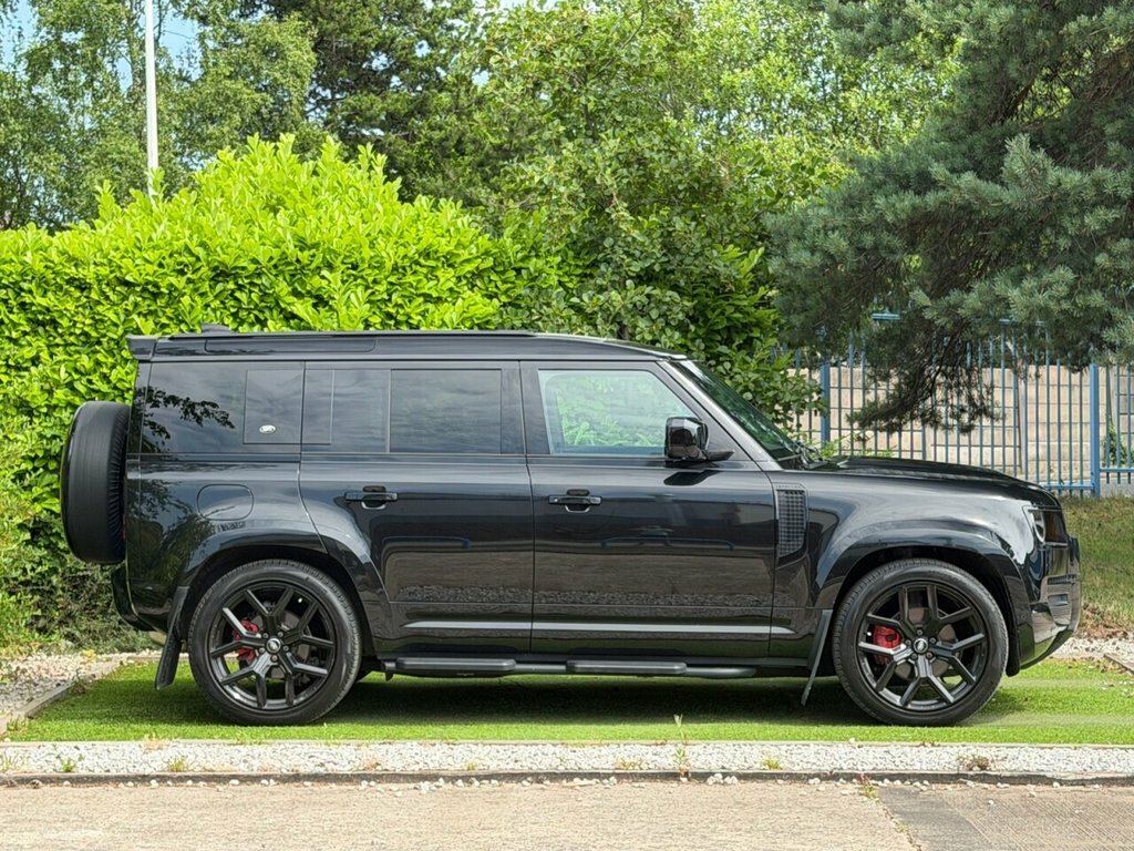 Land Rover Defender 110 3L Se Black #2