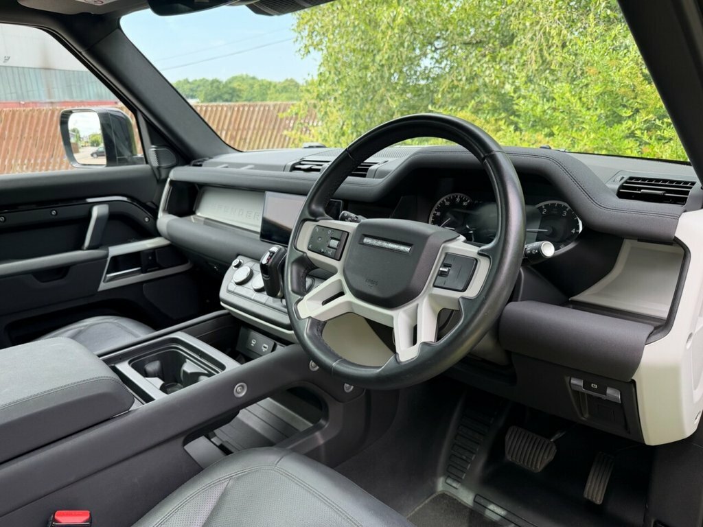 Land Rover Defender 110 3L Se Black #3