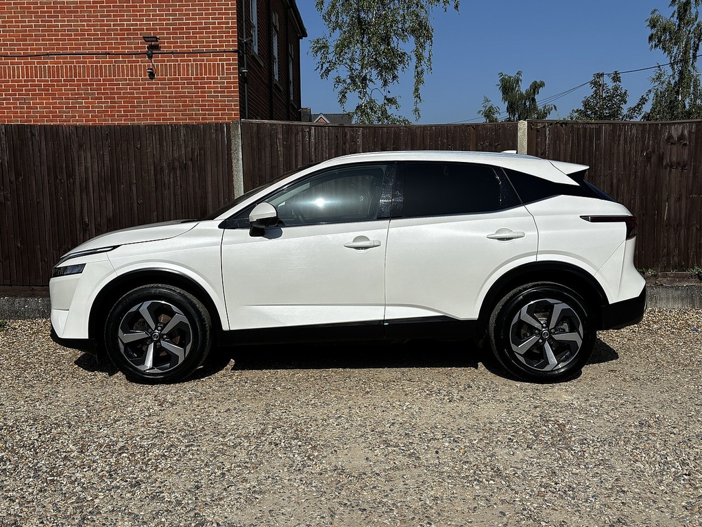 Nissan Qashqai Dig-t Mhev N-connecta CK71GGO White
