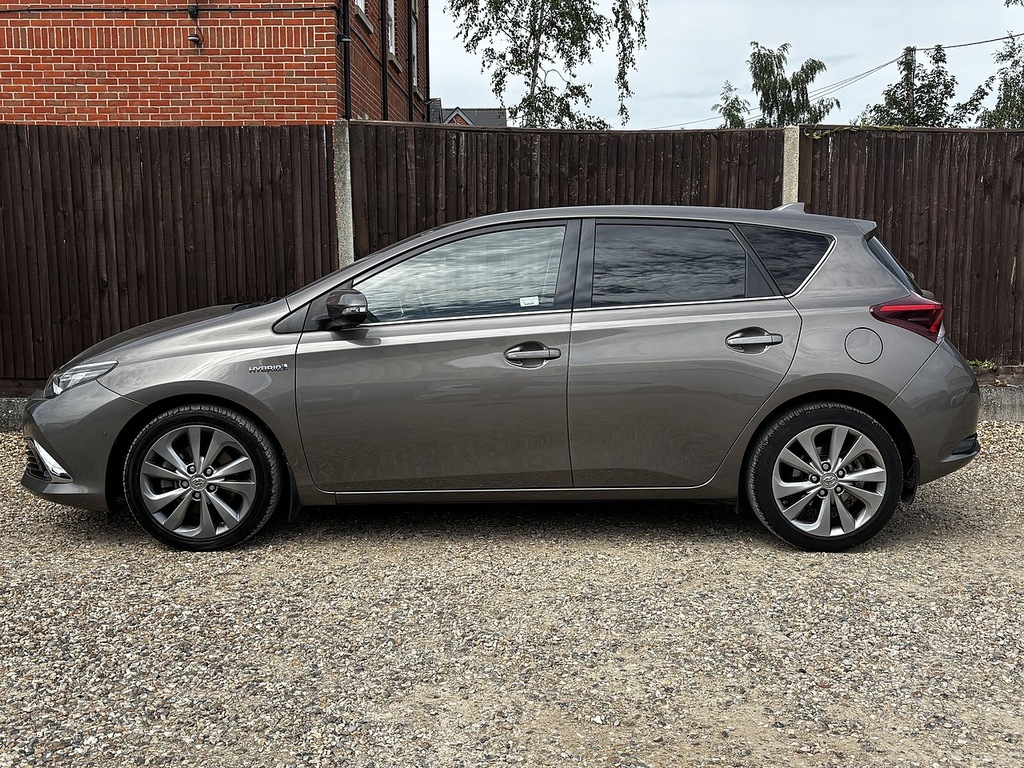 Toyota Auris Vvt-h Excel Brown