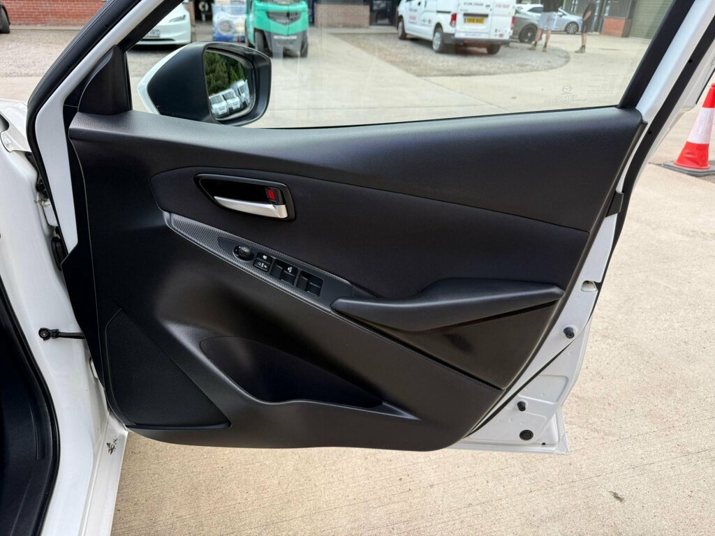 Mazda 2 1.5 Skyactiv-g Sport Nav 201717 White #20