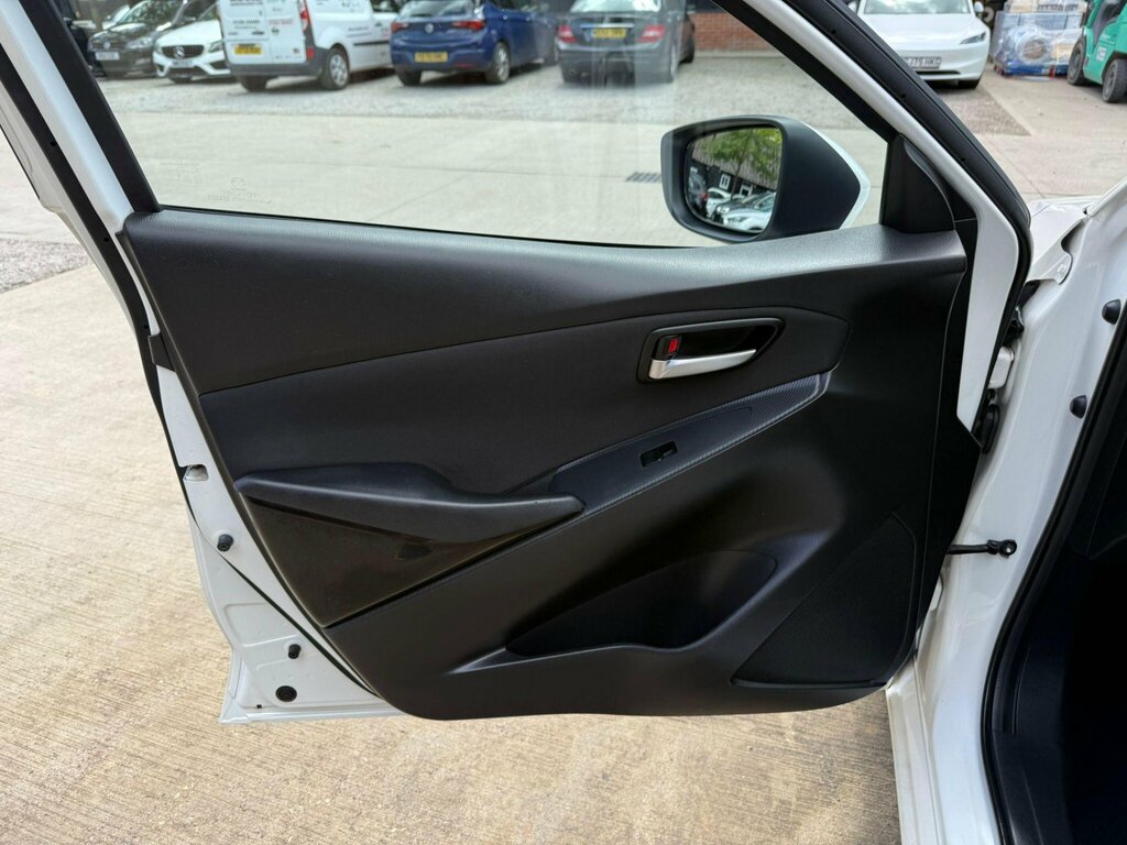 Mazda 2 1.5 Skyactiv-g Sport Nav 201717 White #29