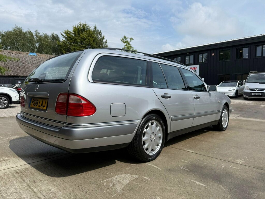 Mercedes-Benz E Class 3.2 E320 Elegance  #4