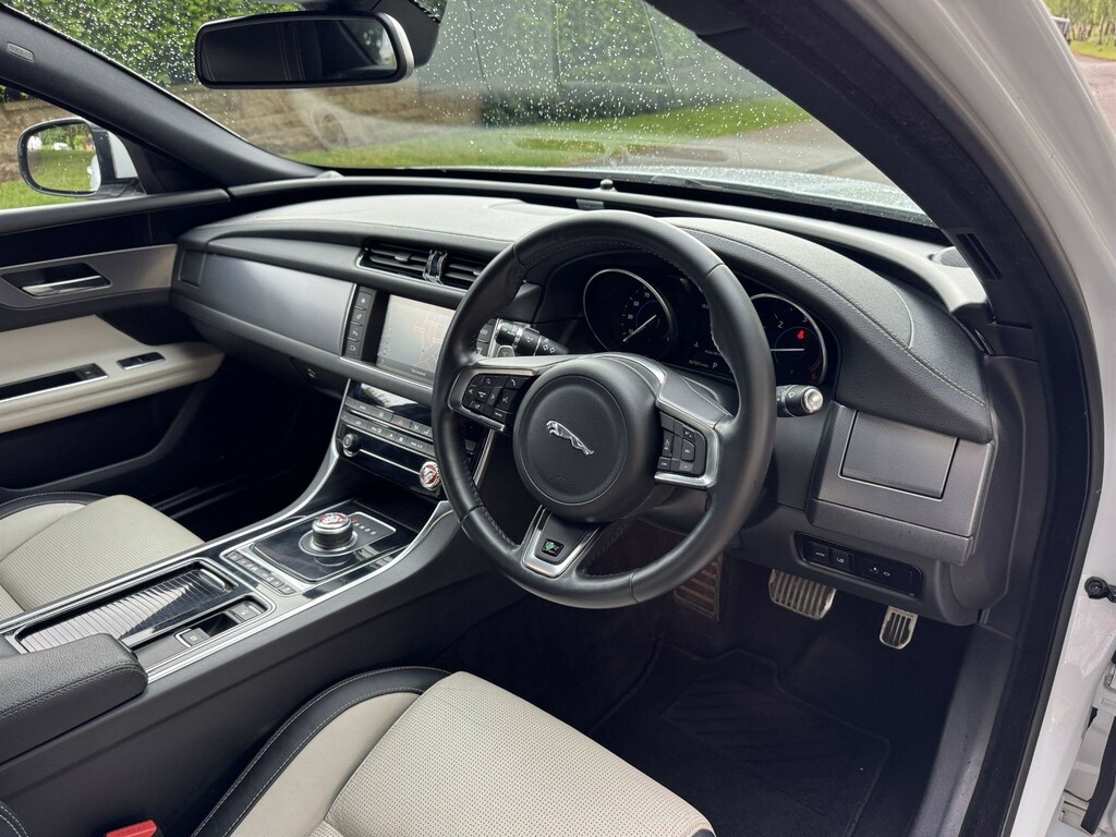 Jaguar XF 2.0D R-sport Saloon Euro 6 Ss White #4
