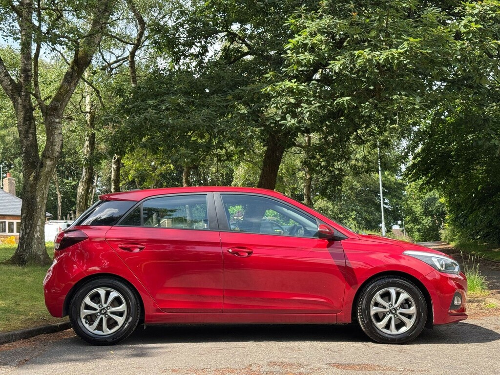 Hyundai I20 1.2 Se Launch Edition Hatchback Red #3