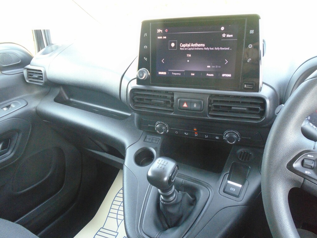 Vauxhall Combo Mpv White #8