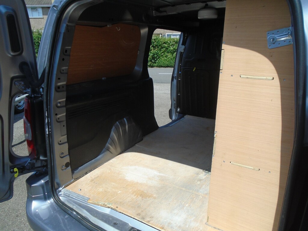Vauxhall Combo Mpv White #11