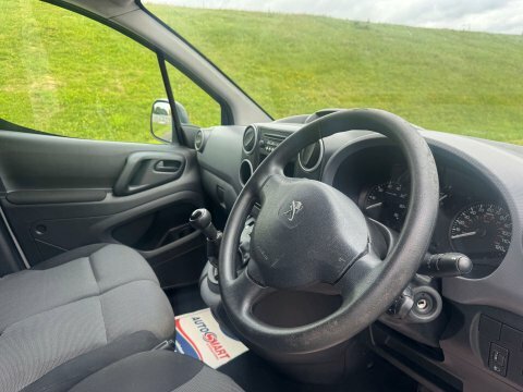 Peugeot Partner  White #8