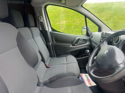 Peugeot Partner  White #7