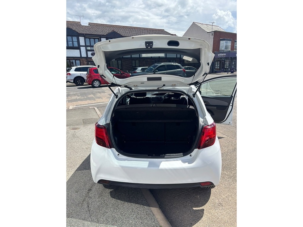 Toyota Yaris Vvt-i Icon White #3