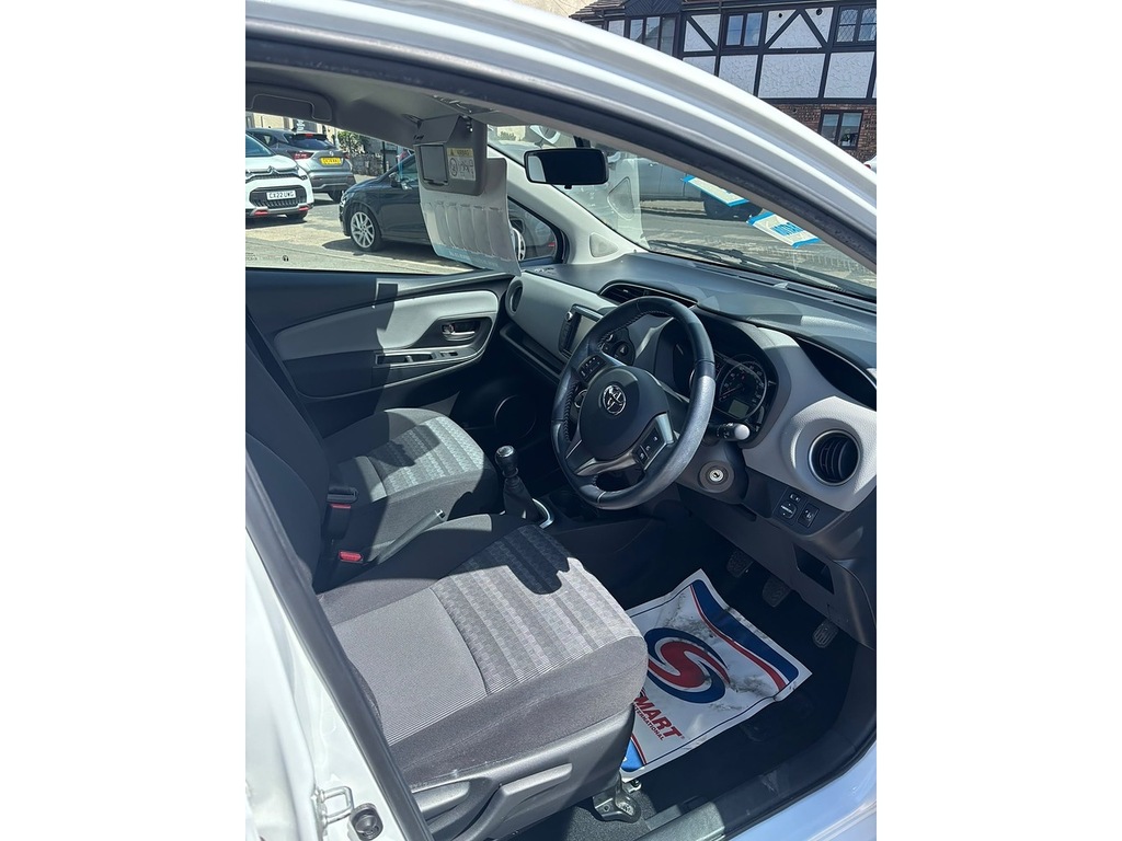 Toyota Yaris Vvt-i Icon White #5