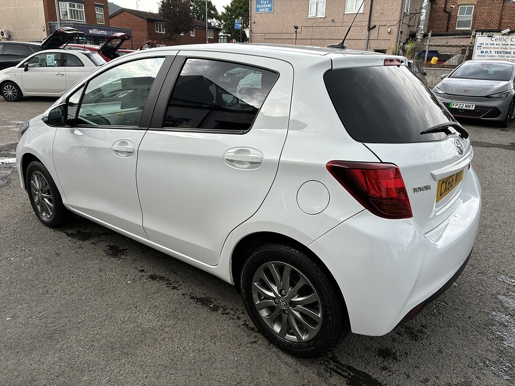 Toyota Yaris Vvt-i Icon White #5