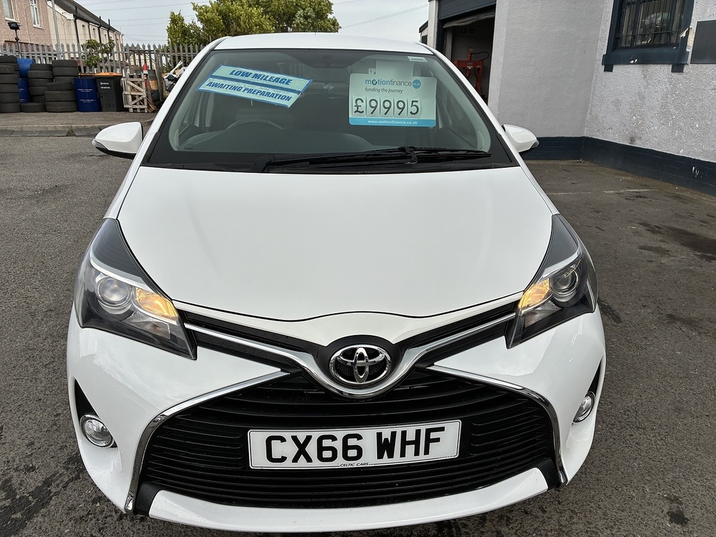 Toyota Yaris Vvt-i Icon White #3