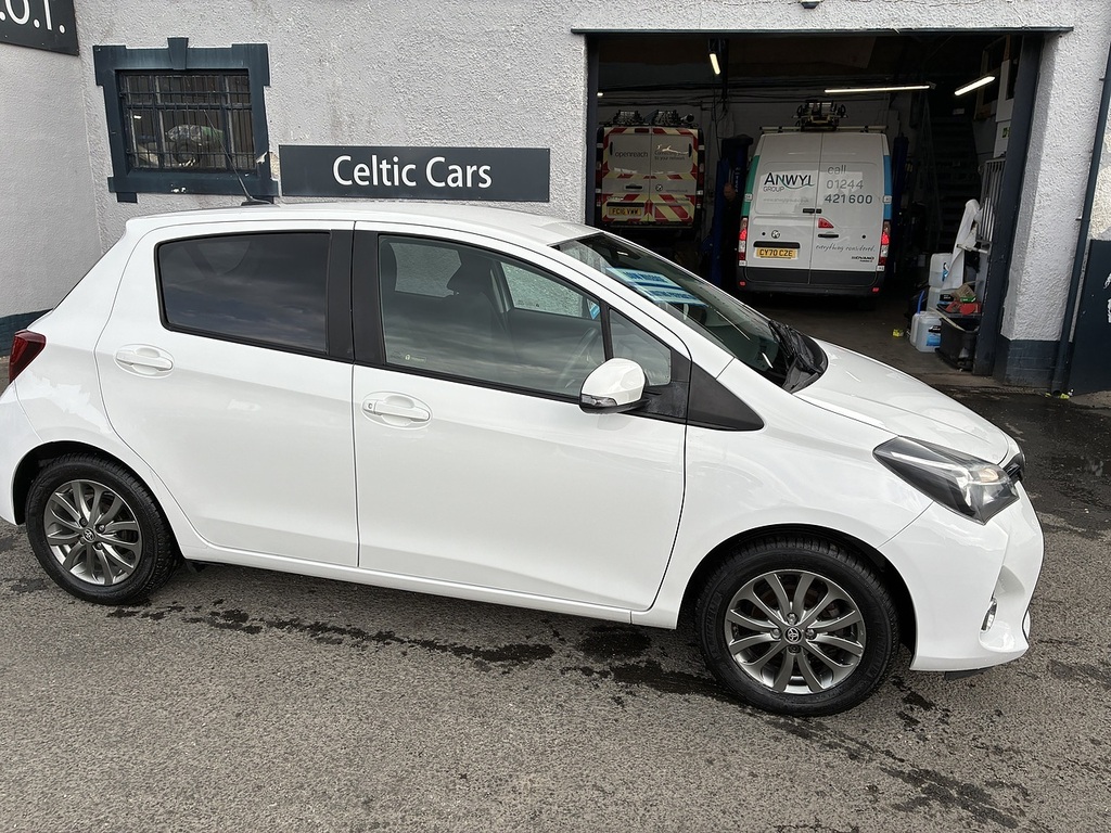 Toyota Yaris Vvt-i Icon White #4