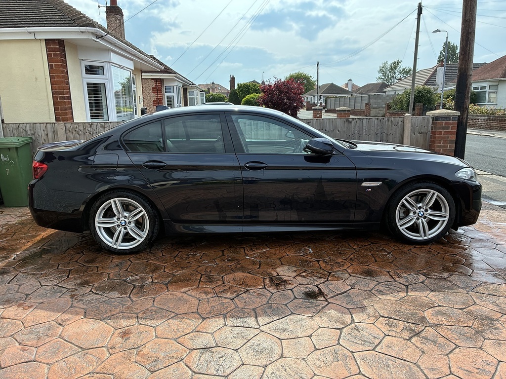 BMW 5 Series 520D M Sport Black #2