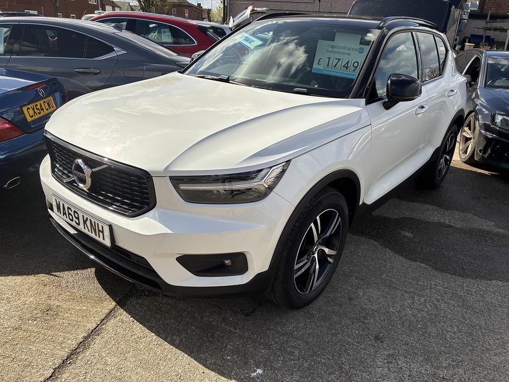 Volvo XC40 T4 R-design White #2