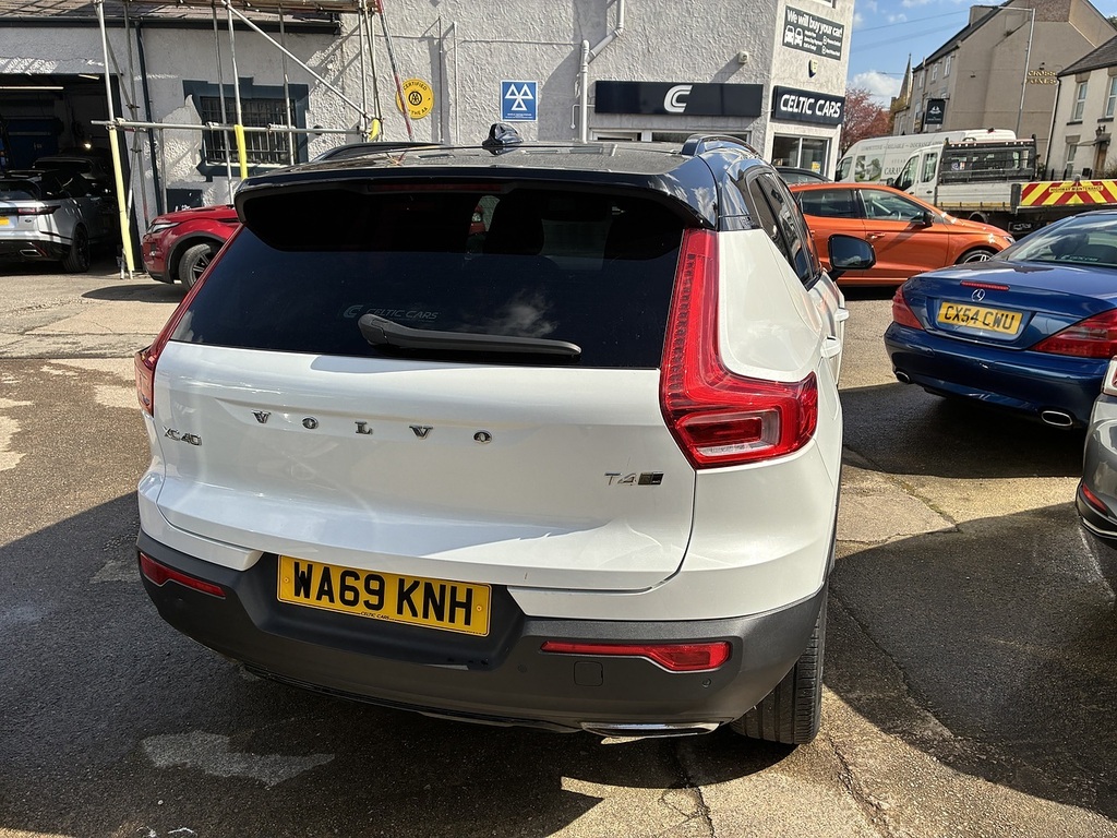 Volvo XC40 T4 R-design White #5