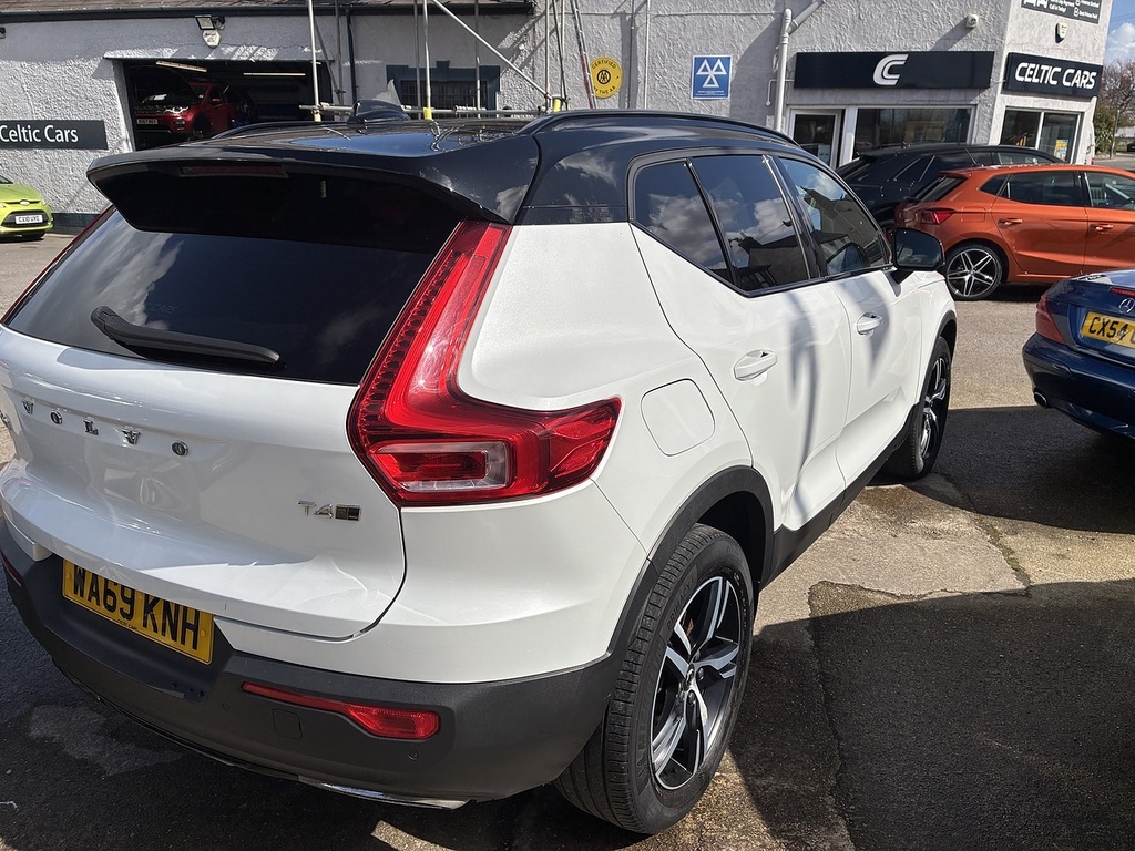 Volvo XC40 T4 R-design White #4