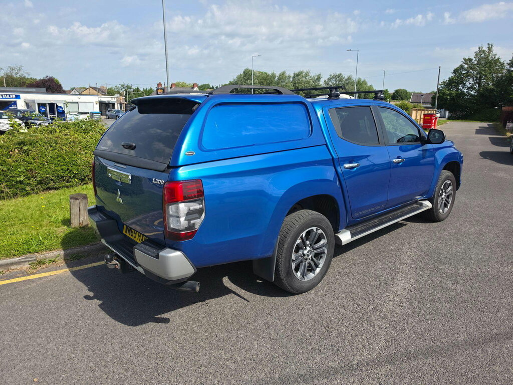 Mitsubishi L200 2.2 Di-d Dc Barbarian X 4Wd Euro 6 Ss WM69HXK Blue #2