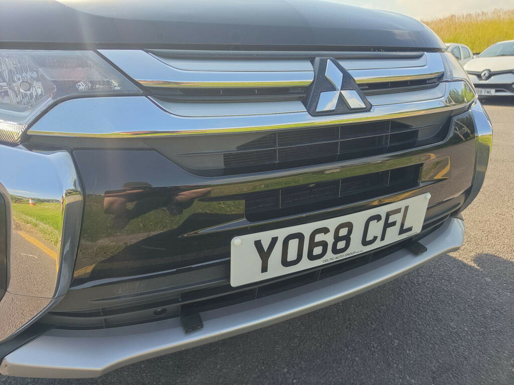 Mitsubishi Outlander 2.2 Di-d 4 4Wd Euro 6 YO68CFL Black #5