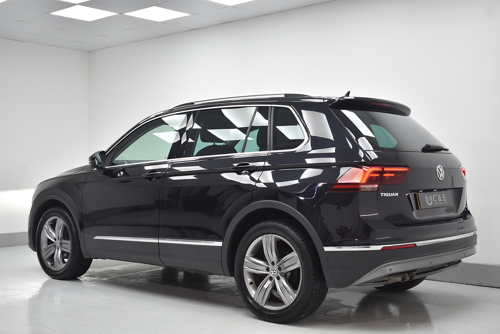 Volkswagen Tiguan Suv  Black #4
