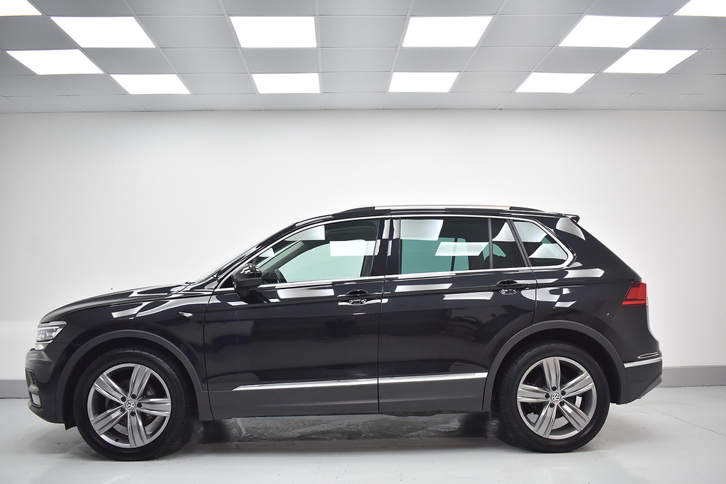 Volkswagen Tiguan Suv  Black #2