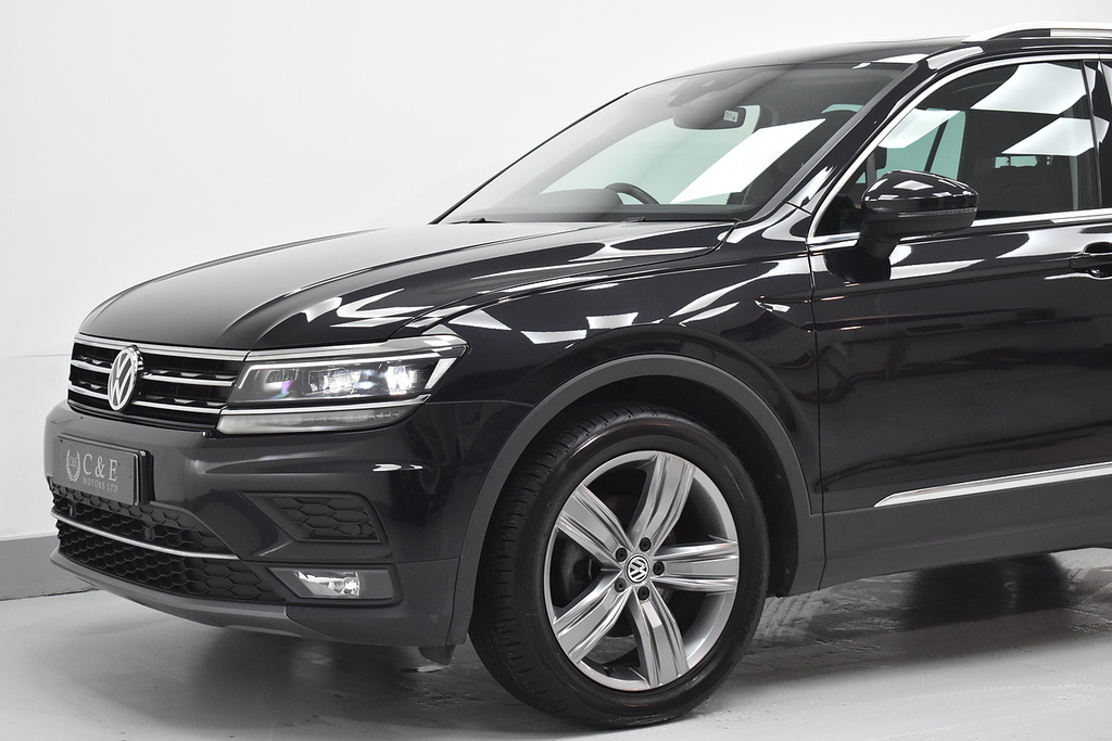 Volkswagen Tiguan Suv  Black #3
