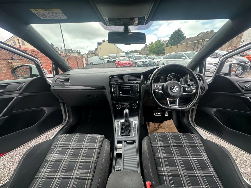 Volkswagen Golf 2L Gtd YL16EUO White #3
