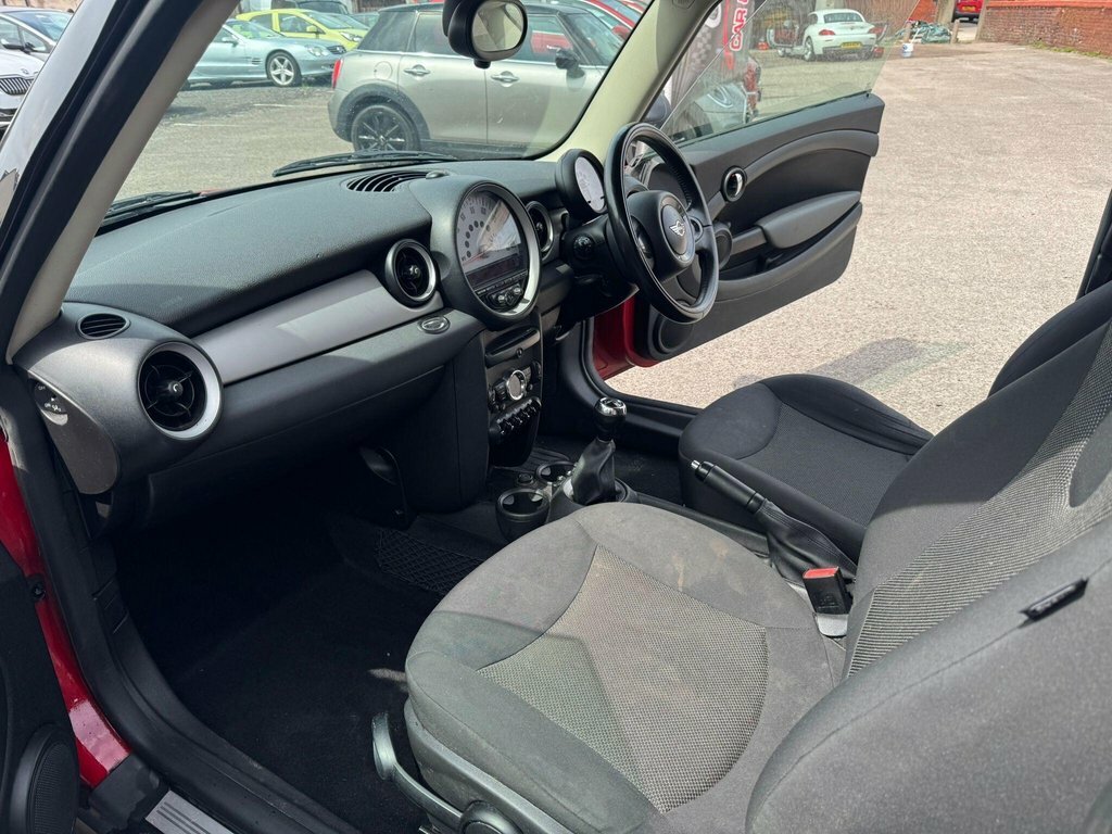 Mini Hatch 1.6L Cooper D Red #6