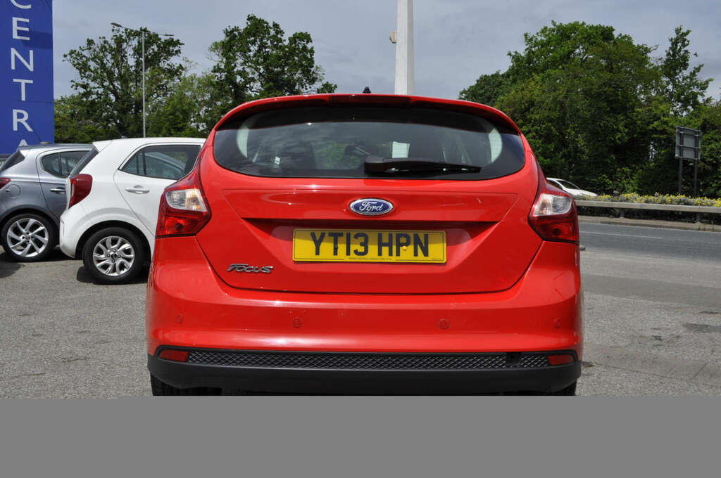 Ford Focus 1.6 Focus Zetec 125 YT13HPN Red #2