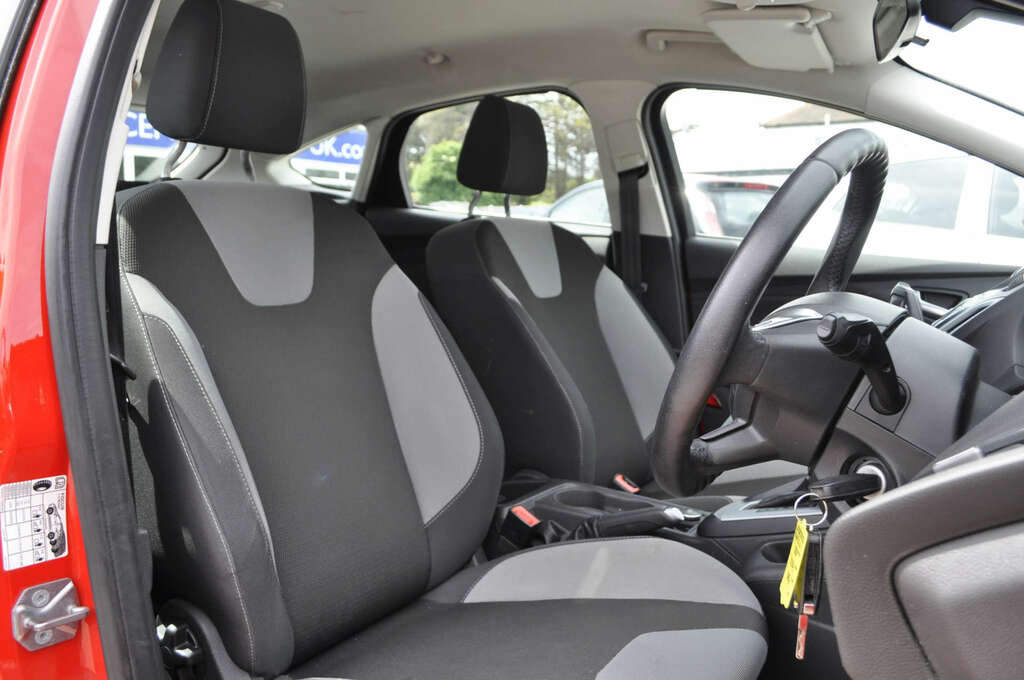 Ford Focus 1.6 Focus Zetec 125 YT13HPN Red #6