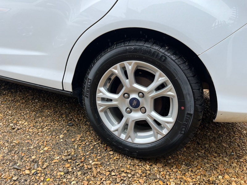 Ford B-Max Zetec White #3
