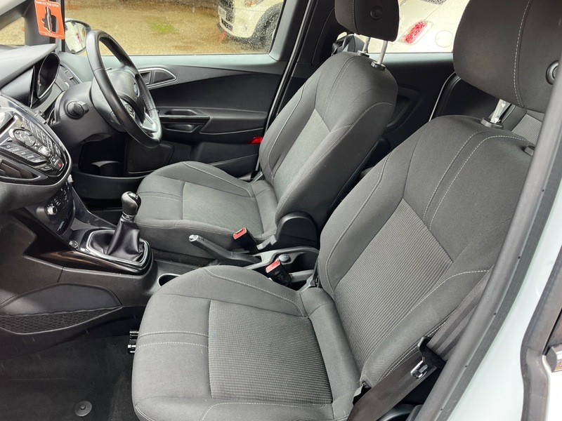 Ford B-Max Zetec White #4