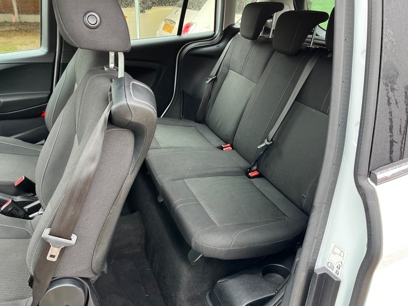 Ford B-Max Zetec White #6