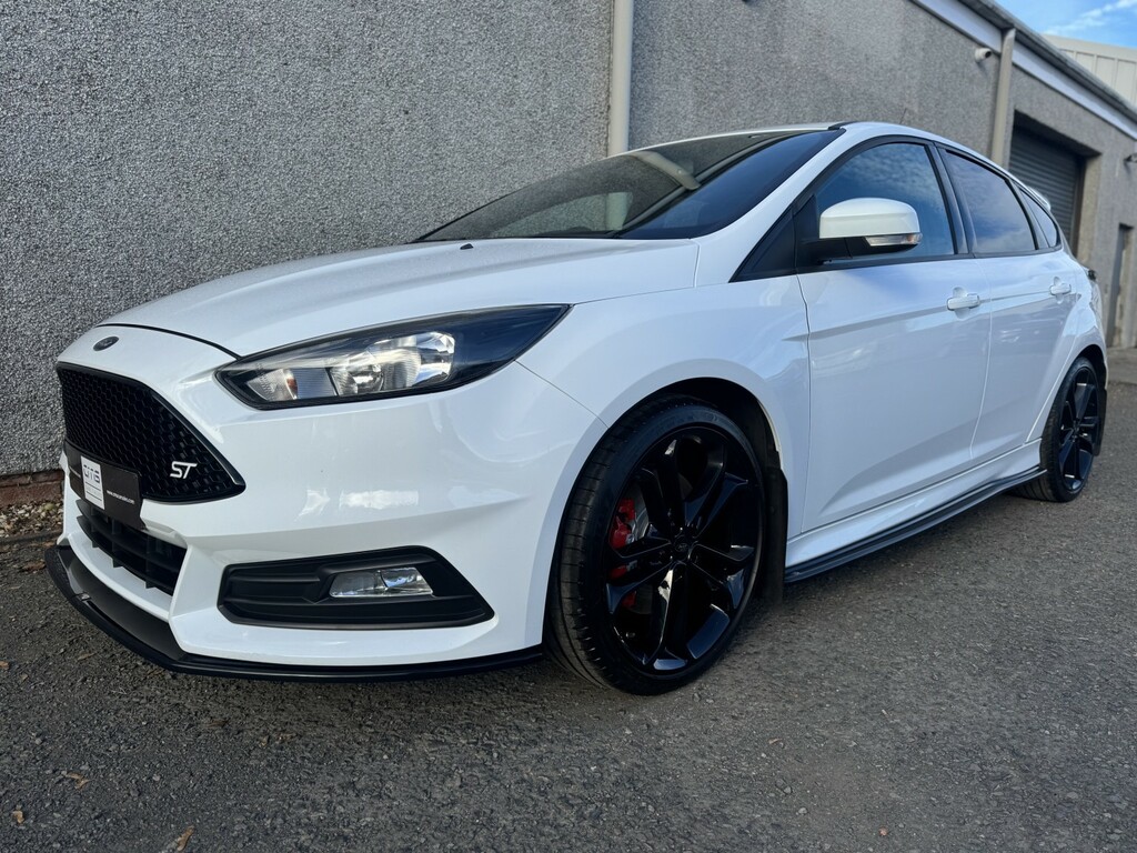 Ford Focus 2.0 T Ecoboost St-2 White