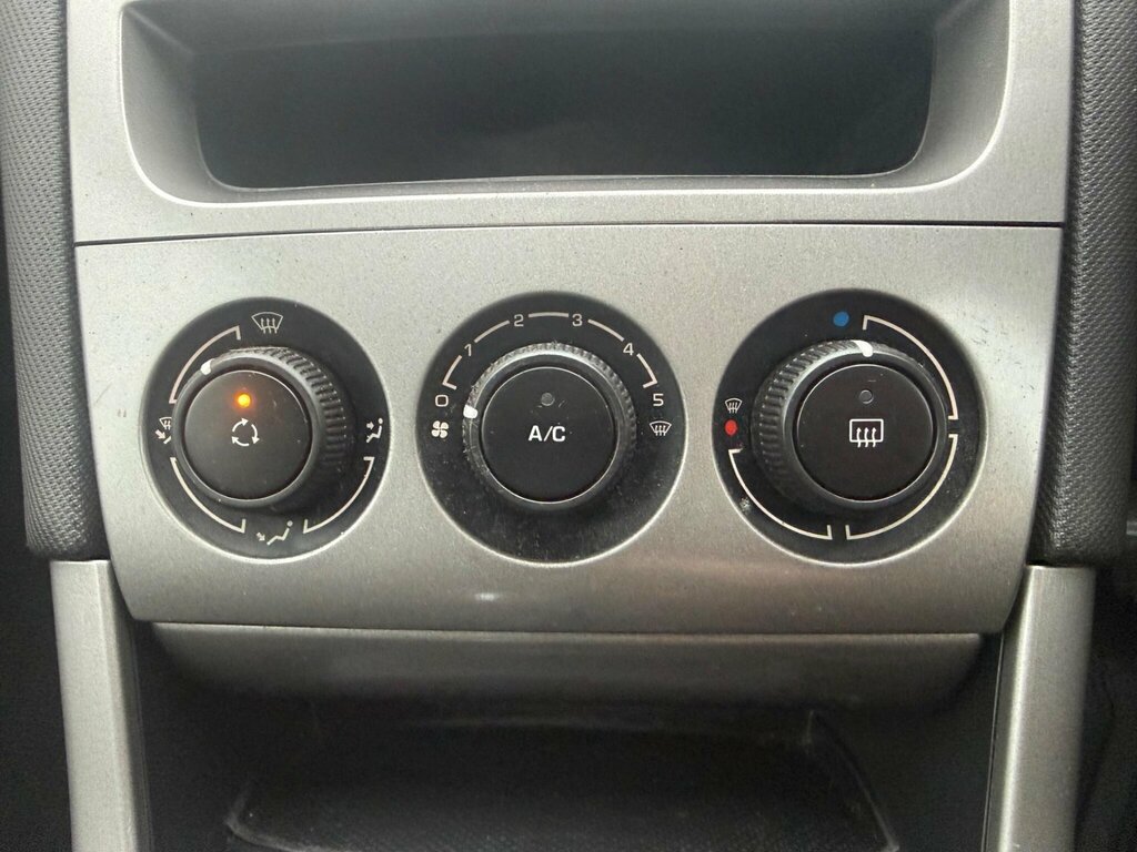 Peugeot 308 Hatchback 1.6 Hdi Active 2011 Silver #14