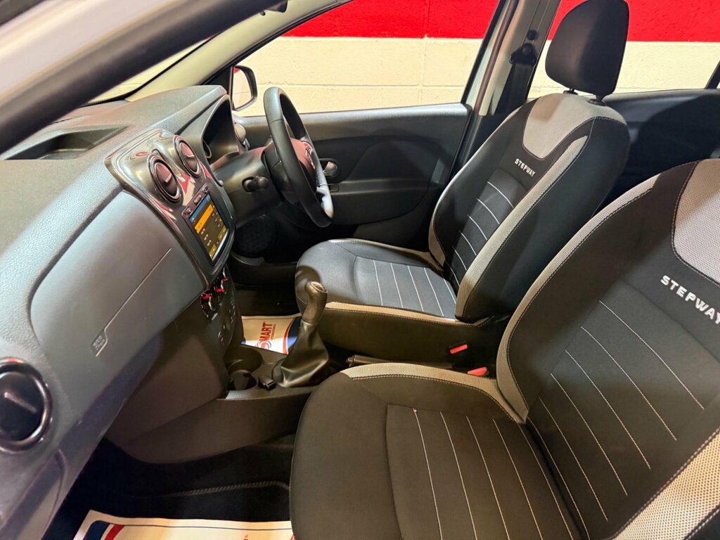 Dacia Sandero Stepway  White #29