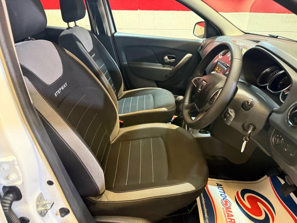 Dacia Sandero Stepway  White #12