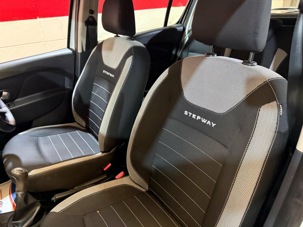 Dacia Sandero Stepway  White #28