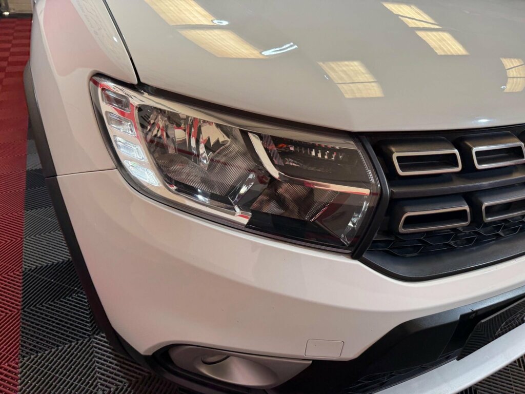 Dacia Sandero Stepway  White #39