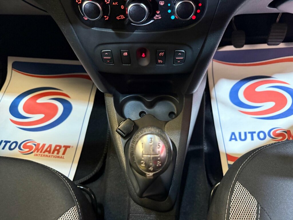 Dacia Sandero Stepway  White #37