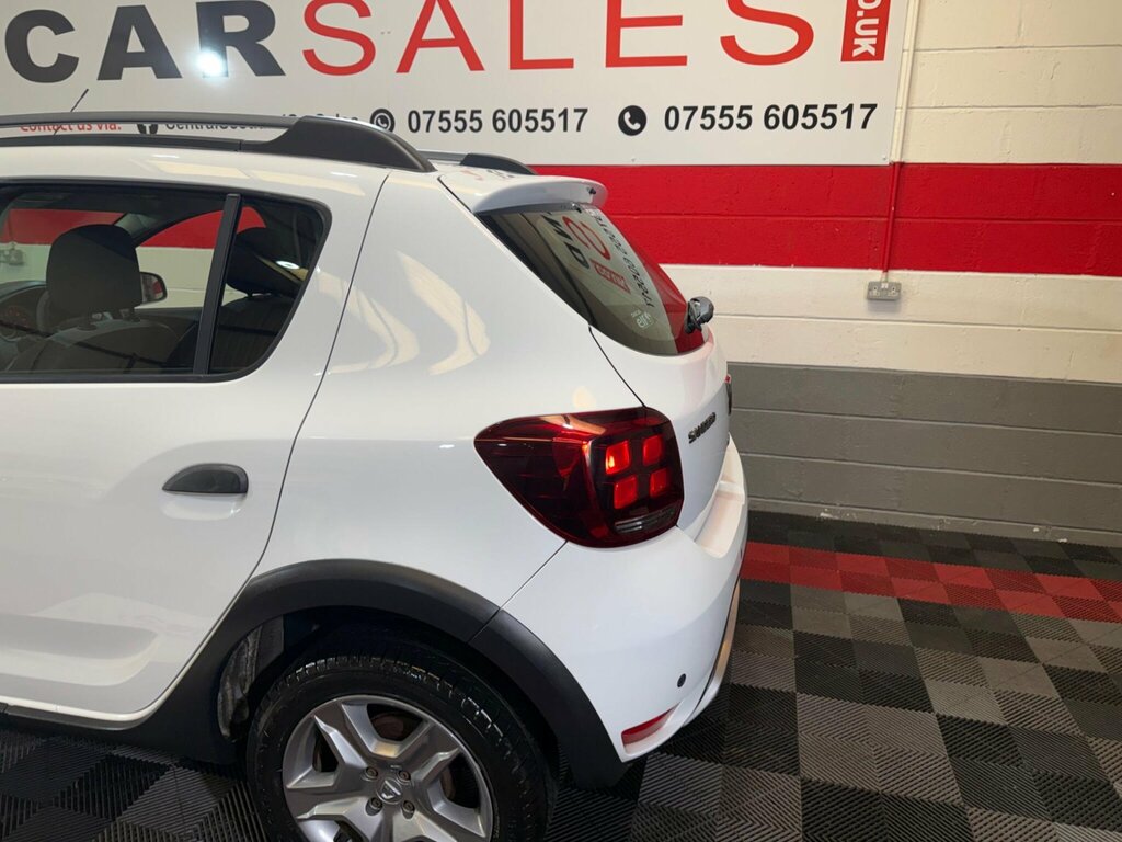 Dacia Sandero Stepway  White #31