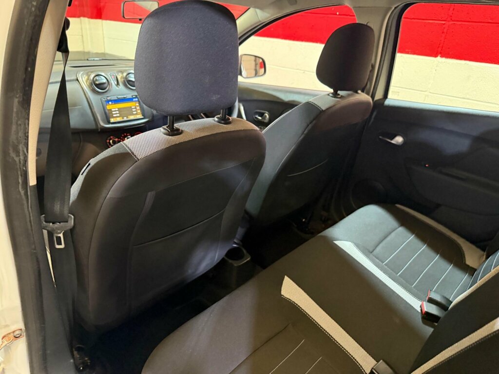 Dacia Sandero Stepway  White #25