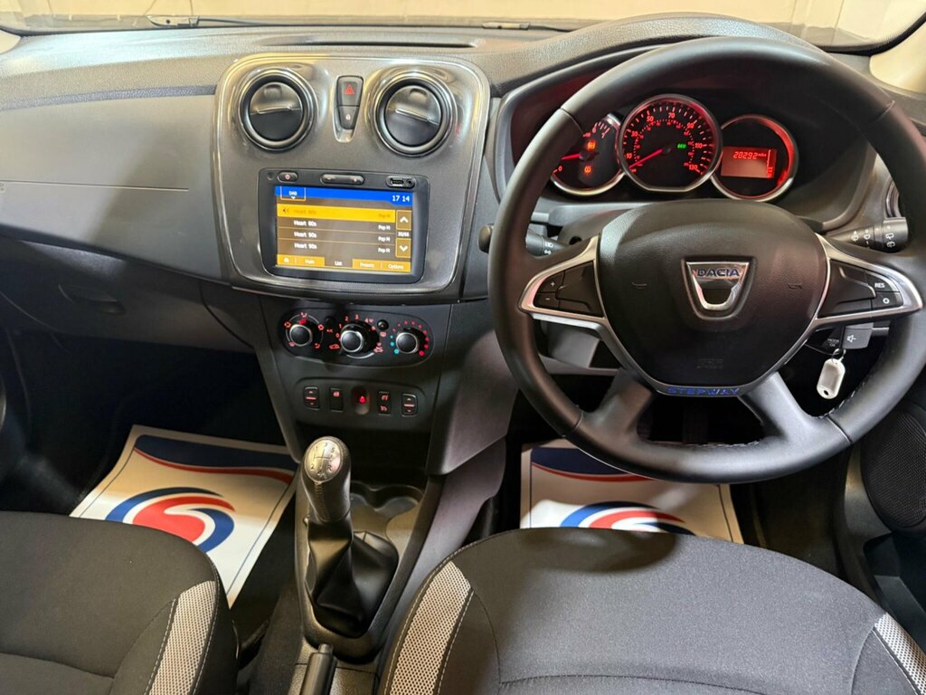 Dacia Sandero Stepway  White #38