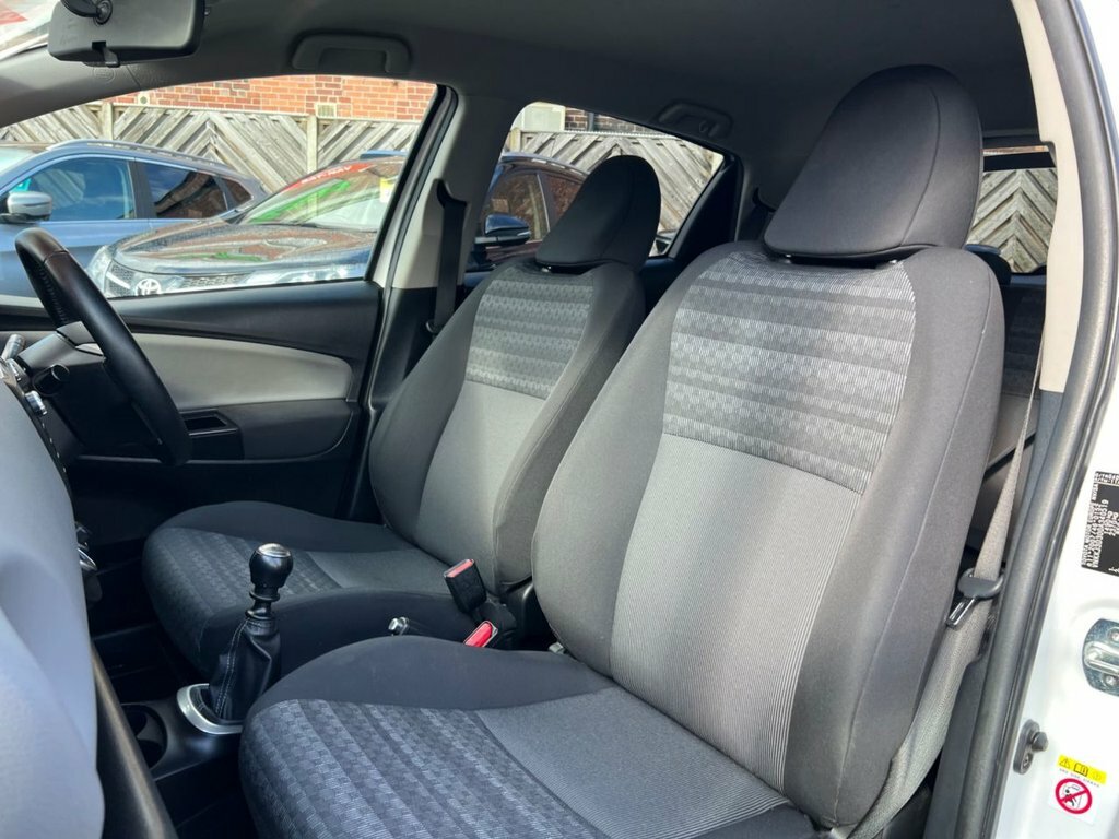 Toyota Yaris 1.3L Icon Grey #15