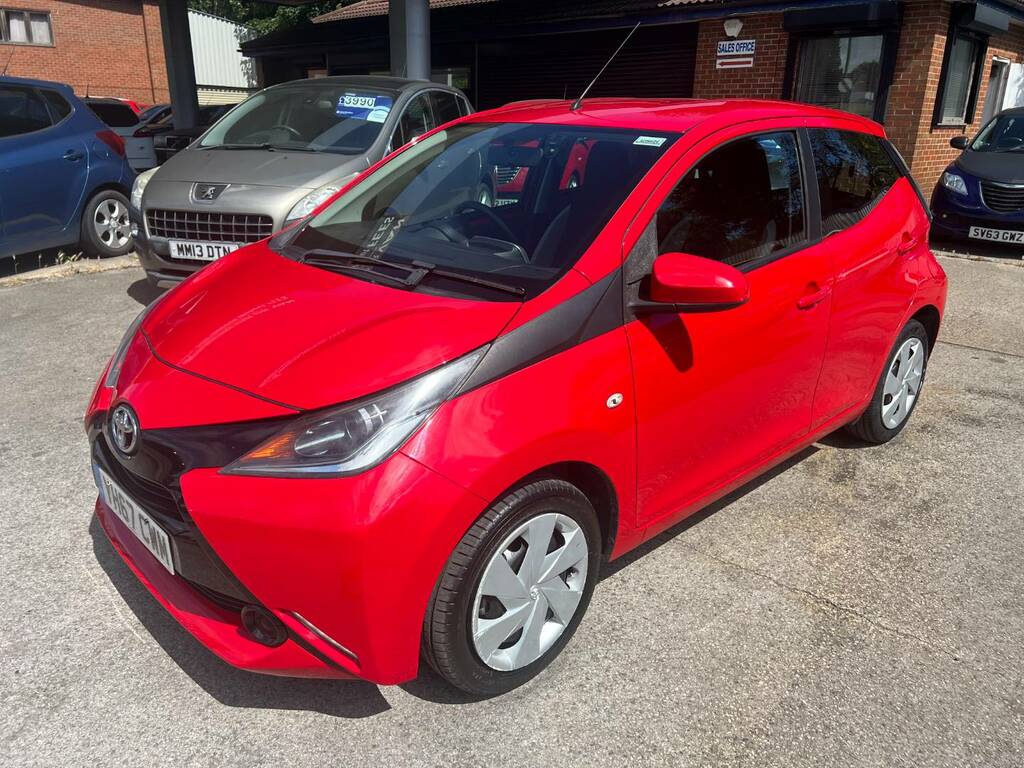 Toyota Aygo 1.0 Vvt-i X-play Red #4