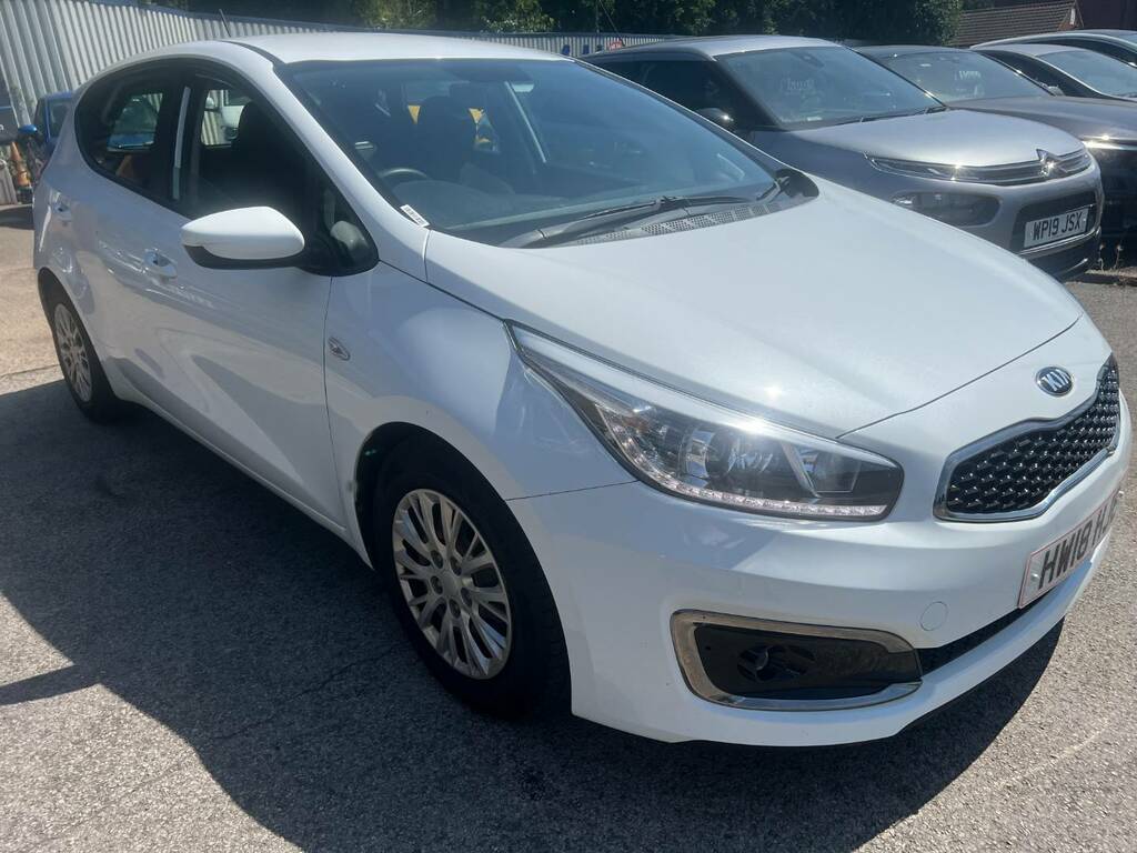 Kia Ceed 1.6 Crdi Isg 1 White #2