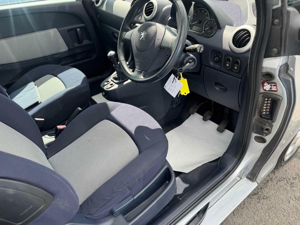 Peugeot 1007  Black #12