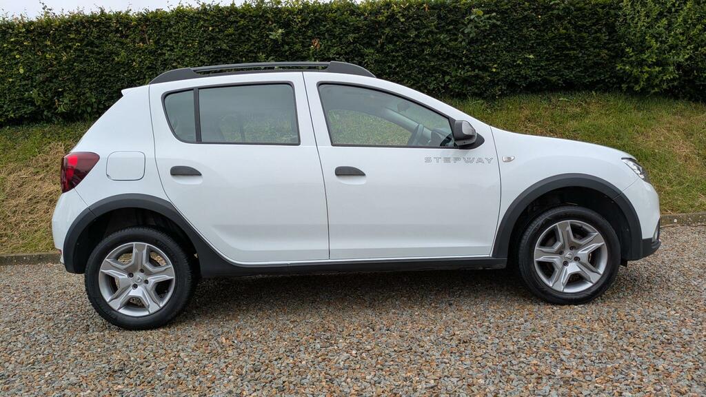 Dacia Sandero Stepway 0.9 Tce Laureate Euro 6 Ss MH17GUX White #2